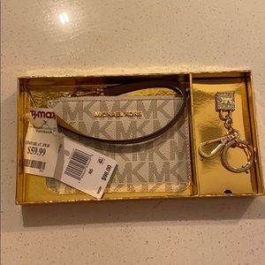 Wristlet white and beige with gold acdents